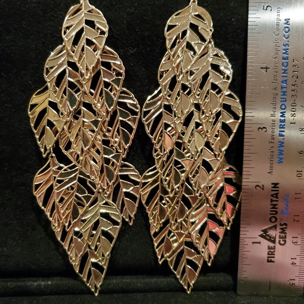 Women's Dangle  pierced e/r